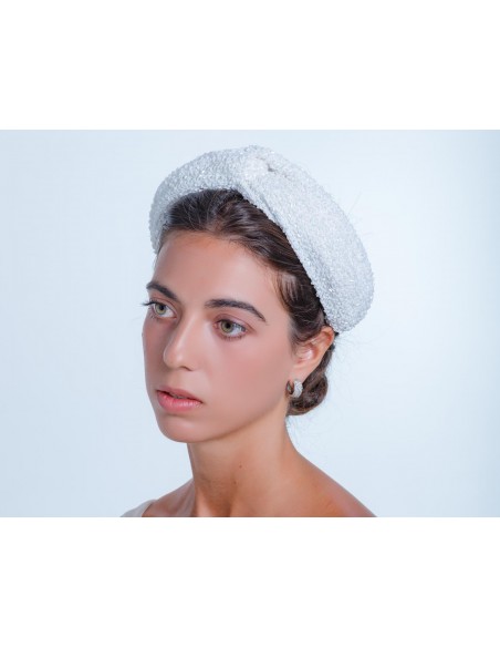Tocado de novia blanco con pedrería para eventos Tocado de novia blanco con pedrería para eventos