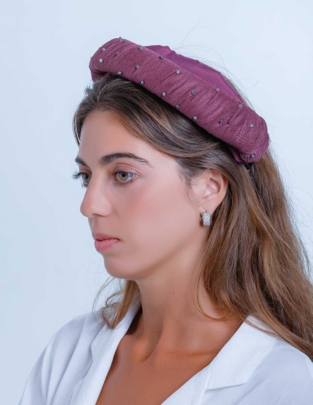 Diadema maxi cruzada burdeos con tul y piedras. Diadema maxi cruzada burdeos con tul y piedras.