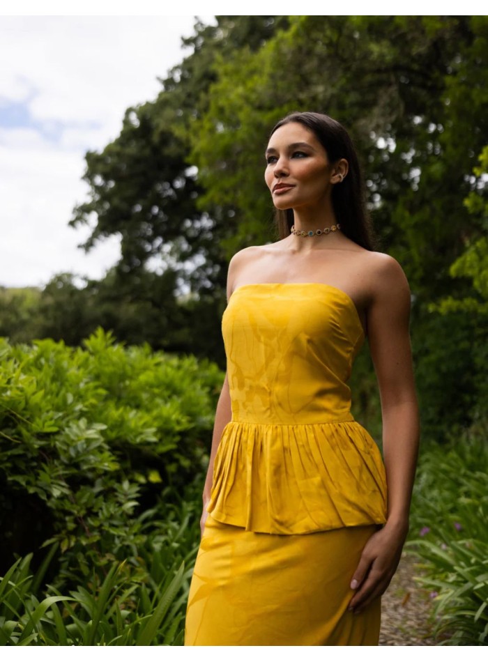 Saffron-print top with a strapless neckline