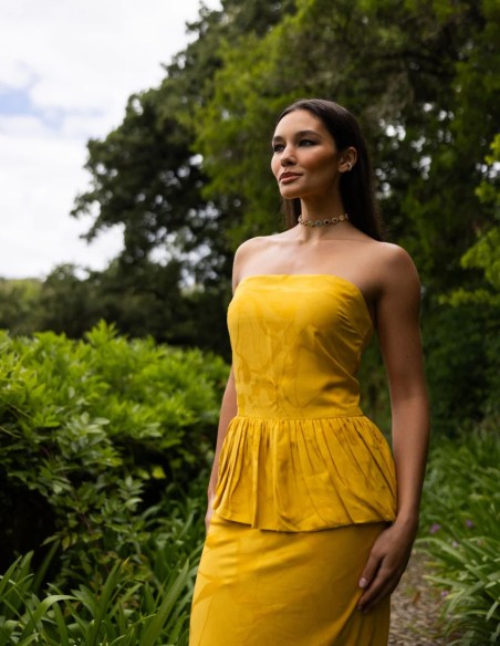 Saffron-print top with a strapless neckline
