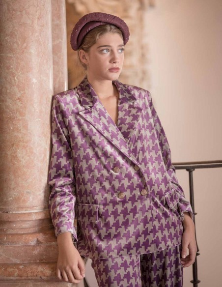 Diadema maxi cruzada burdeos con tul y piedras para invitadas Diadema maxi cruzada burdeos con tul y piedras para invitadas