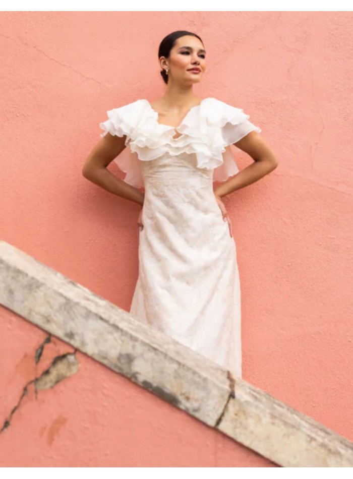 Robe midi ivoire brodée avec un décolleté orné