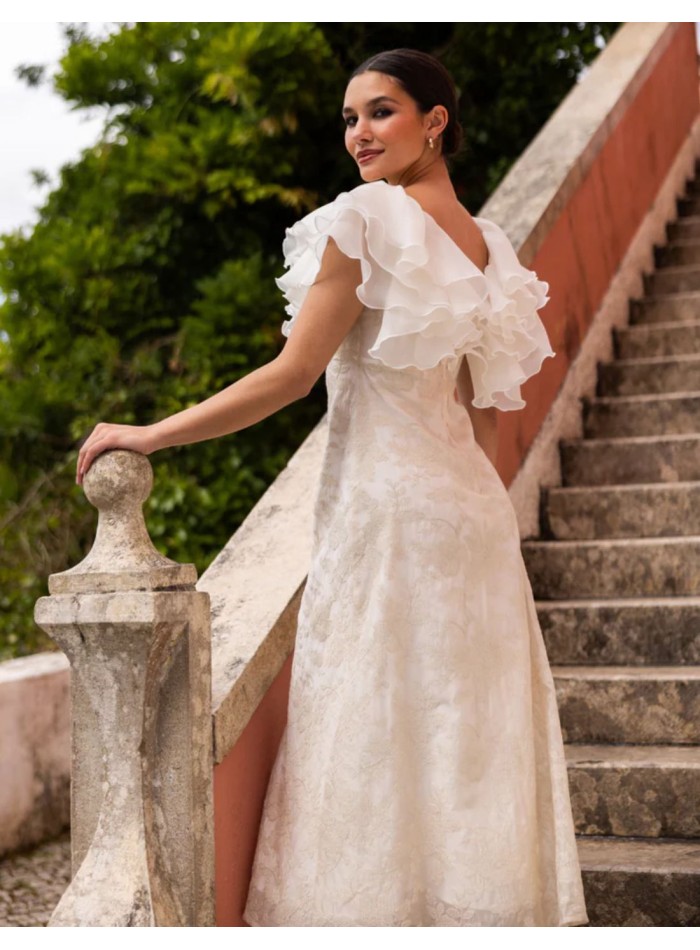 Robe midi ivoire brodée avec un décolleté orné