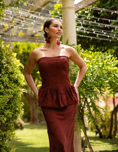 Flowy maxi skirt with a straight silhouette in jacquard fabric
