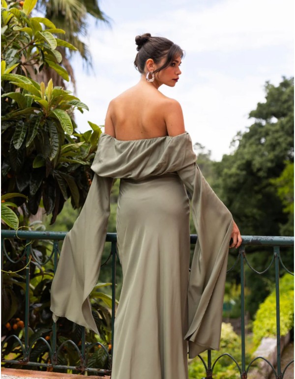 Long bohemian-style guest dress with long cape sleeves 2