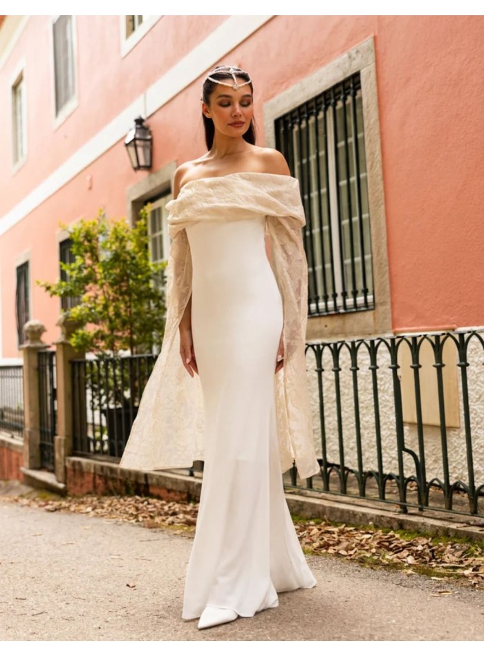Vestido largo de novia con mangas capa de bordados