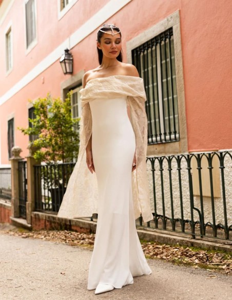 Robe de mariée longue à manches cape brodées
