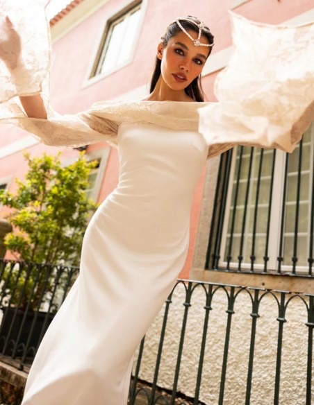 Vestido largo de novia blanco con mangas capa largas