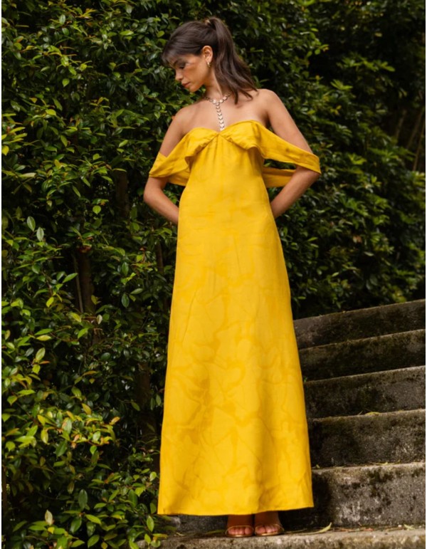 Robe longue jaune safran à l'imprimé discret et au... 2
