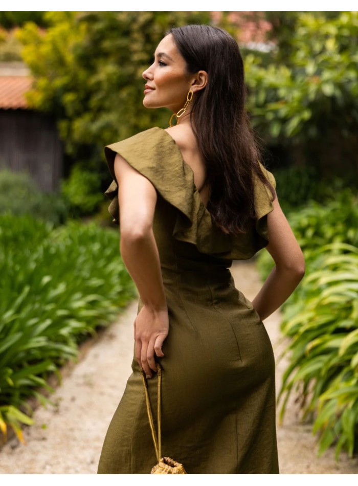 Robe longue en tissu rustique avec un décolleté...