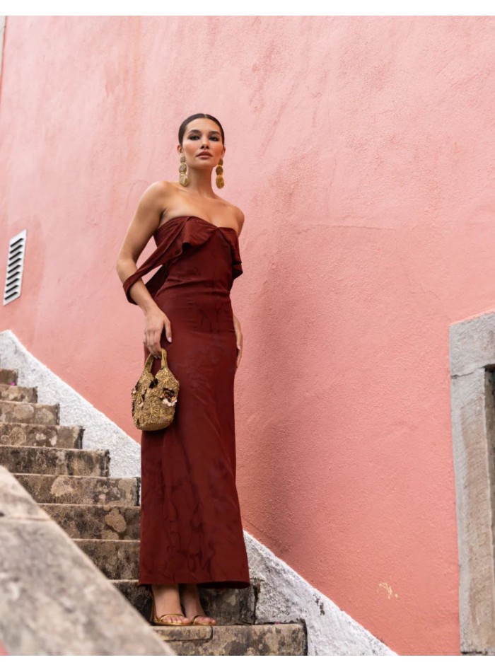 Vestido largo de jacquard con escote caído para invitada de tarde