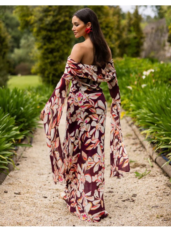 Vestido largo burdeos con escote bardot