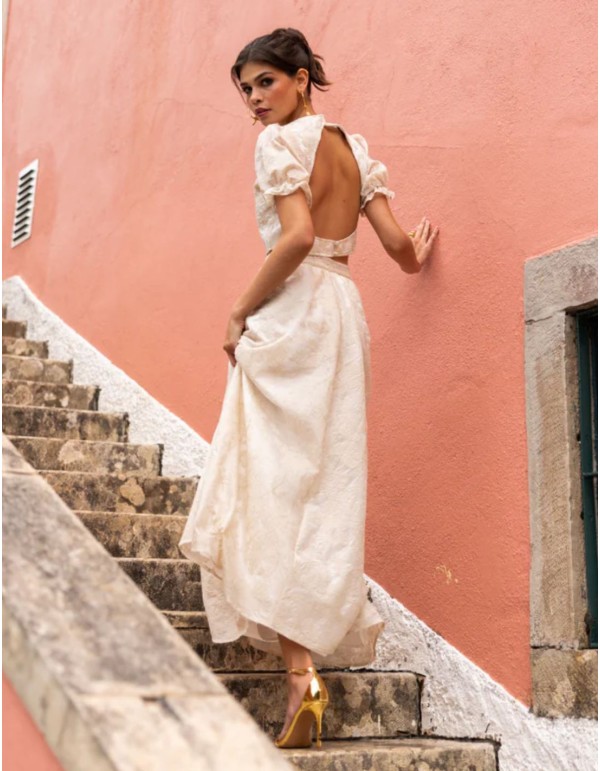 Jupe midi brodée couleur ivoire à volants