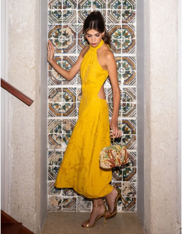 Vestido halter estampado amarillo con espalda descubierta
