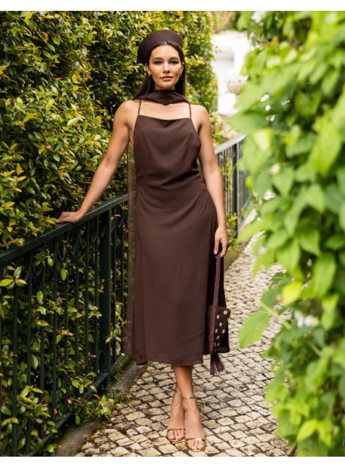 Vestido lencero marrón espresso con espalda descubierta
