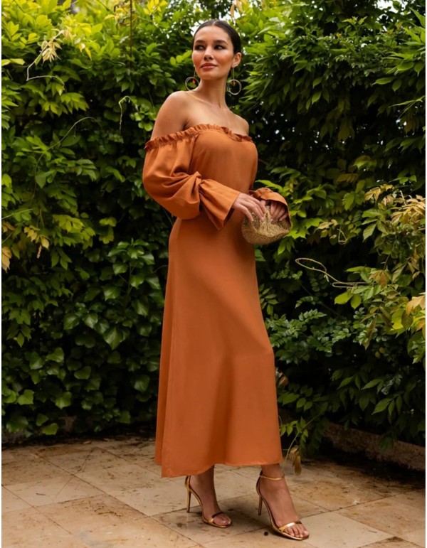Vestido midi naranja ocre con escote bardot y mangas abullonadas