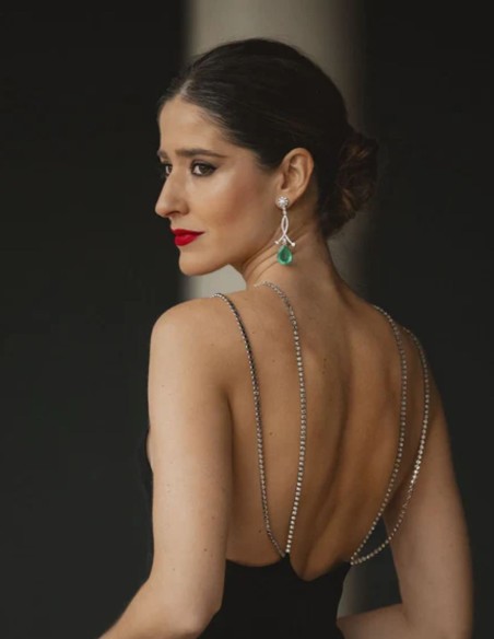 Boucles d'oreilles en argent avec une pierre verte en forme de goutte