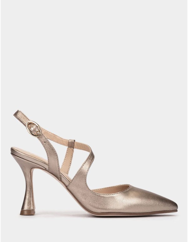 Metallic-toned pointed-toe high-heeled shoe