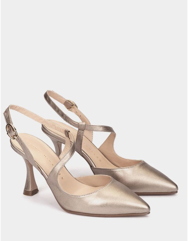Zapato de tacón con punta en tono metálico 2