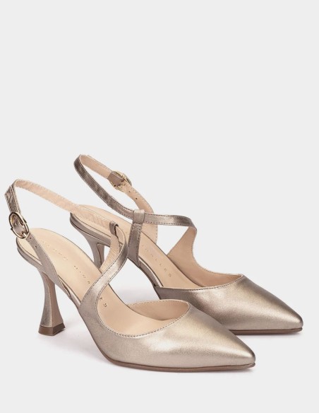 Metallic-toned pointed-toe high-heeled shoe