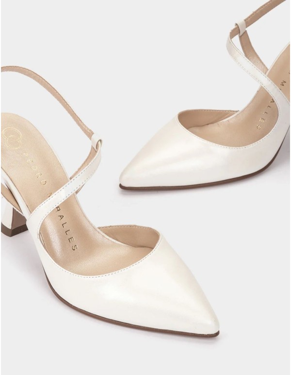 Wedding shoes with heels and pointed toes 2