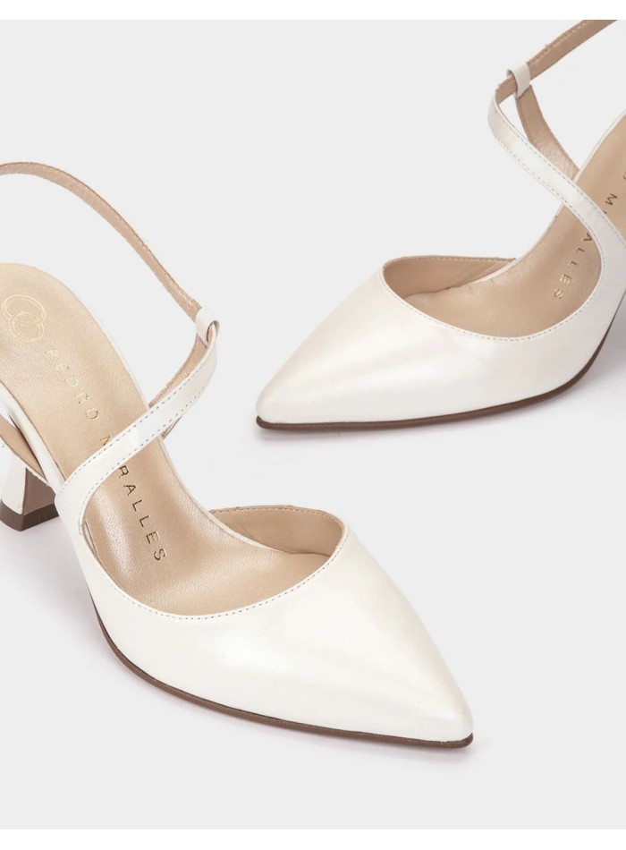 Zapatos de novia con tacón y punta fina blanco
