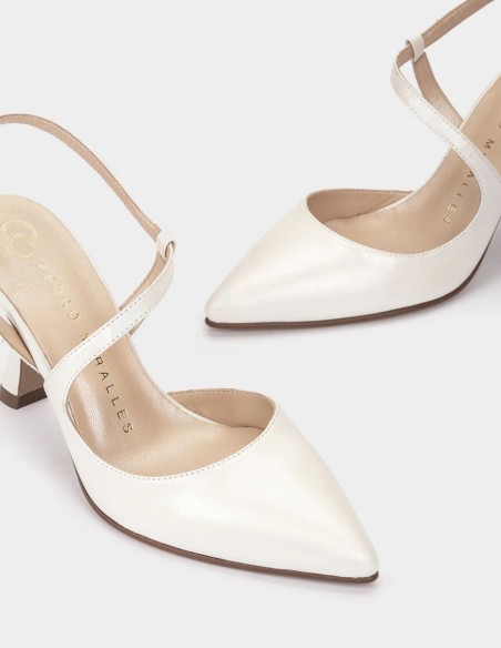 Chaussures de mariée à talons et à bout pointu