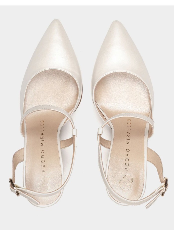 Chaussures de mariée à talons et à bout pointu