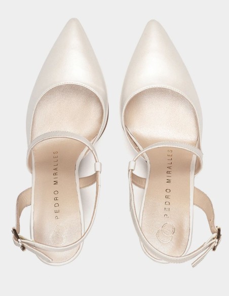 Zapatos de novia con tacón y punta fina blanco para boda