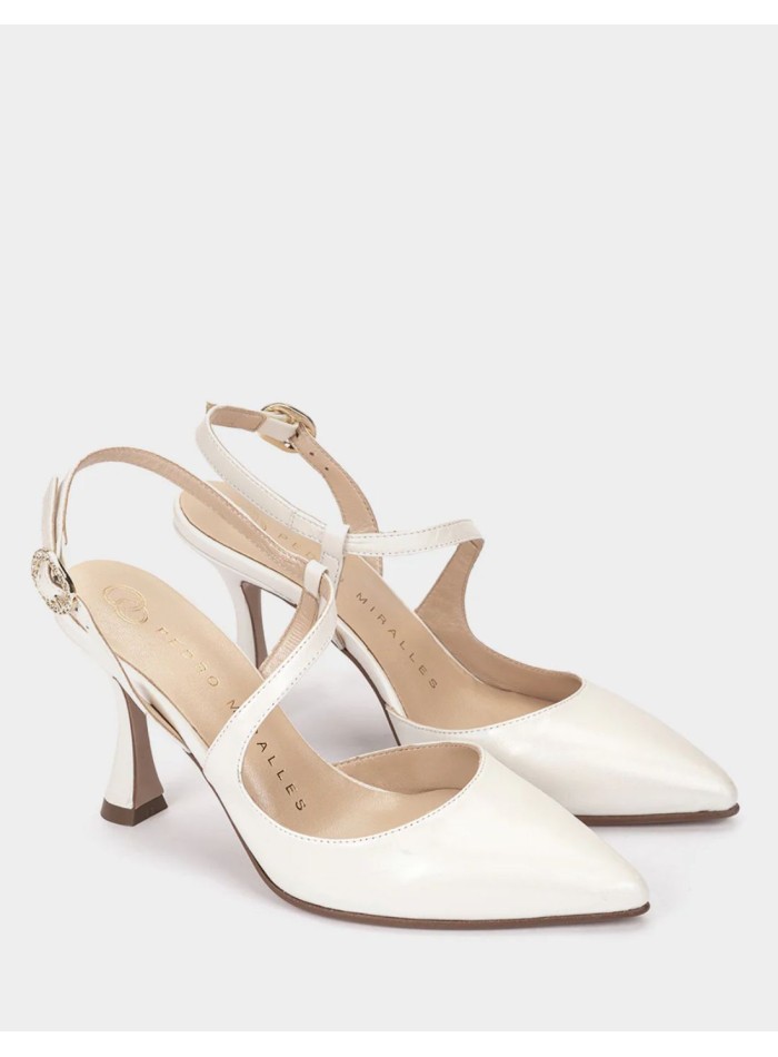 Zapatos de novia con tacón y punta fina