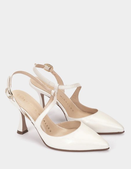 Zapatos de novia con tacón y punta fina
