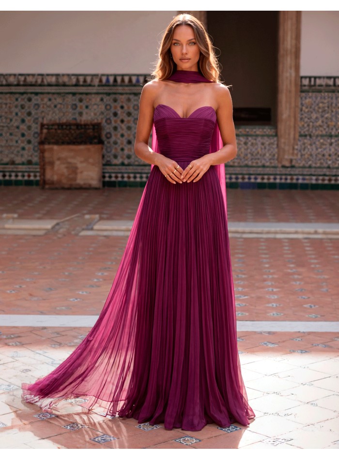 robe de soirée longue couleur bougainvillier est une valeur sûre pour les invitées