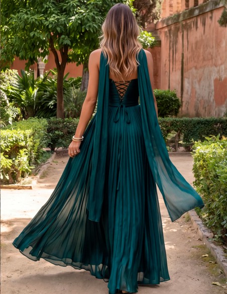 Vestido de fiesta largo en color verde esmeralda con cuerpo drapeado, escote corazón,