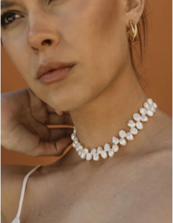 Choker para invitada con perlas