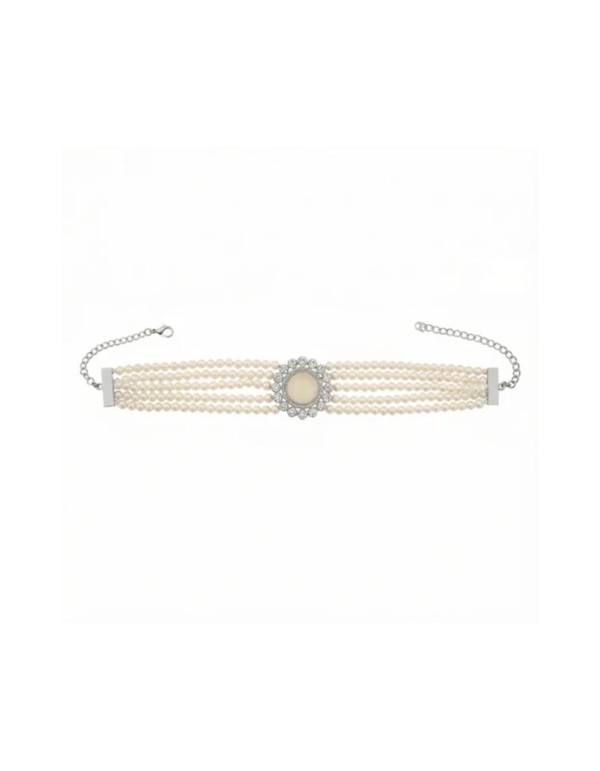 Choker with four rows of pearls and a silver centerpiece 2