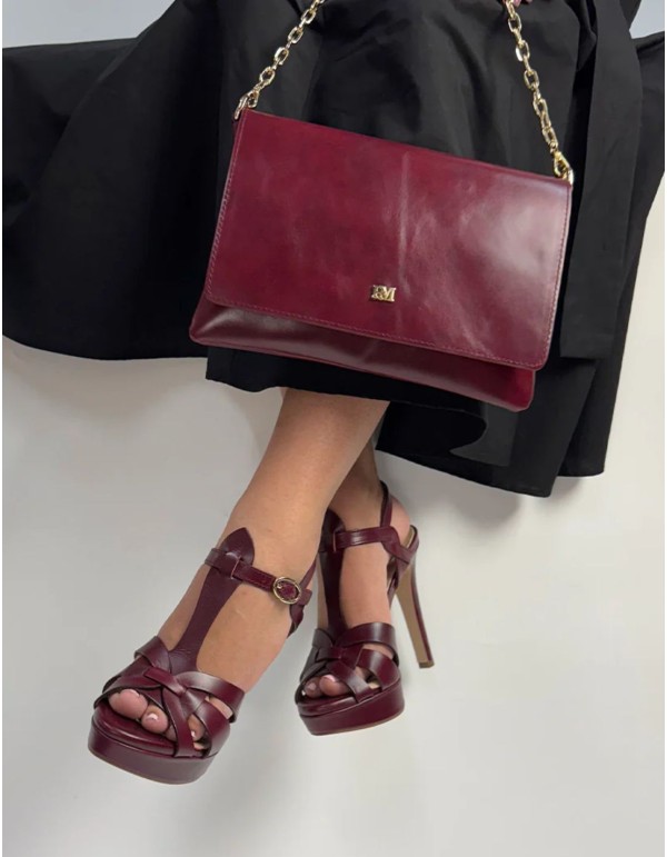 Sandalias de piel con tacón color burdeos 2