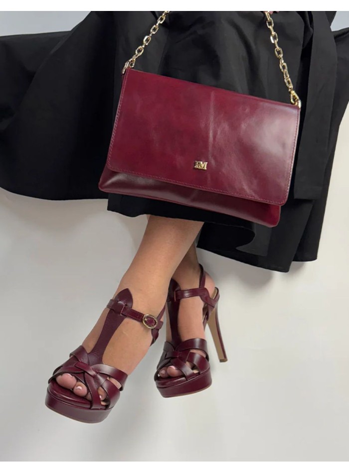 Sandalias de piel con tacón color burdeos