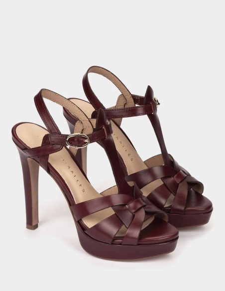 Sandalias de piel con tacón color burdeos