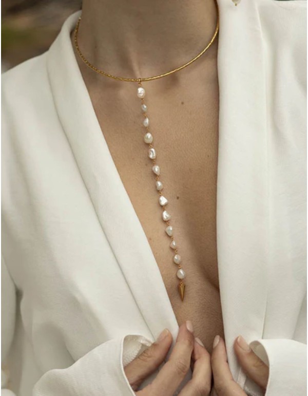 Collier artisanal orné de pierres naturelles en pendentifs