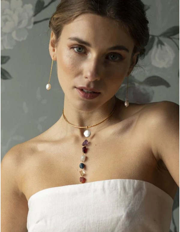 Collar artesanal con piedras de colores colgantes 2
