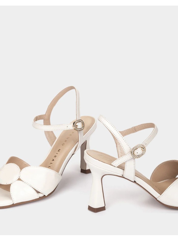Sandales à talons en cuir blanc