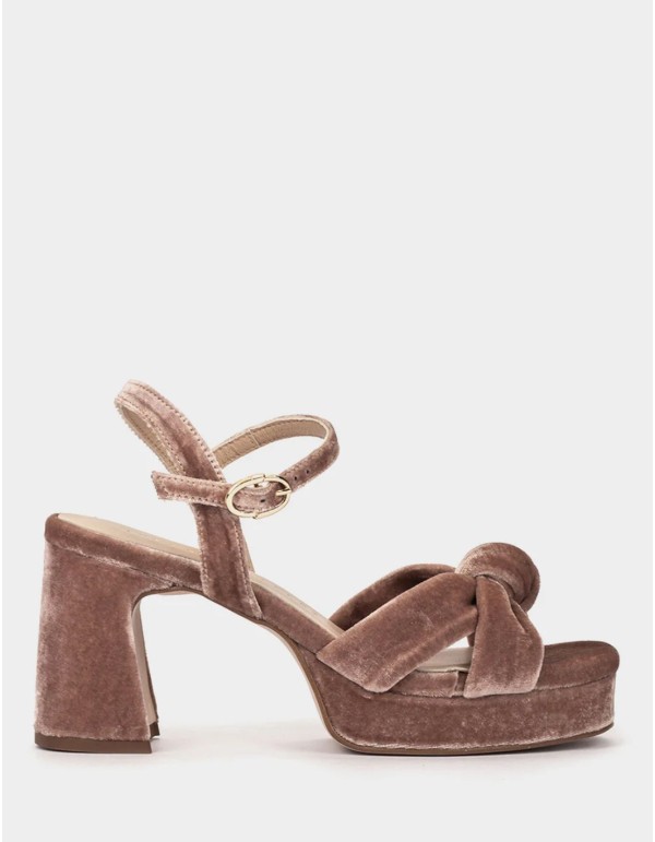 Sandales à talons en velours rose nude 2