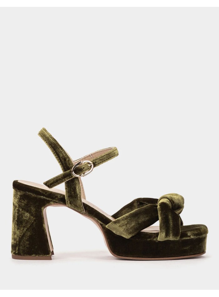 Sandalias de tacón de terciopelo para invitada