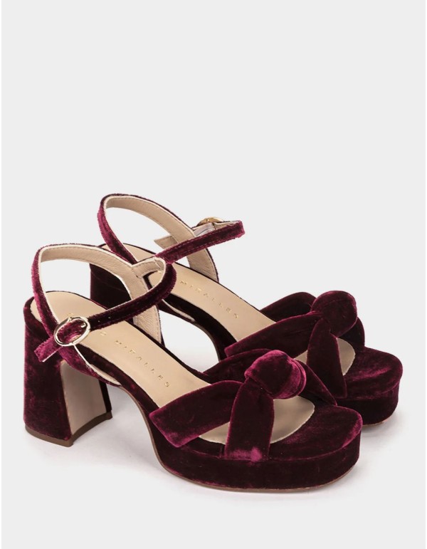 Sandalias de terciopelo para invitadas