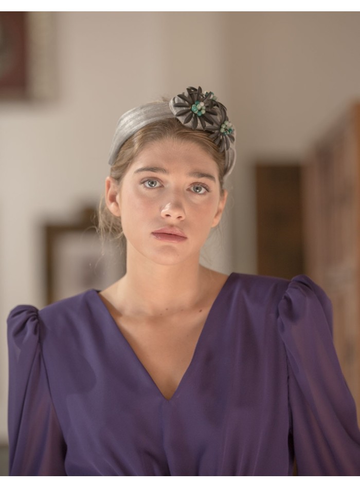 Grey silk headband with jade stones en INVITADISIMA