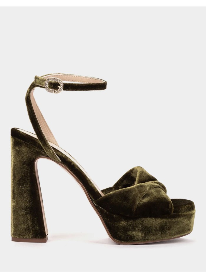 Sandalias de tacón alto de terciopelo para invitadas