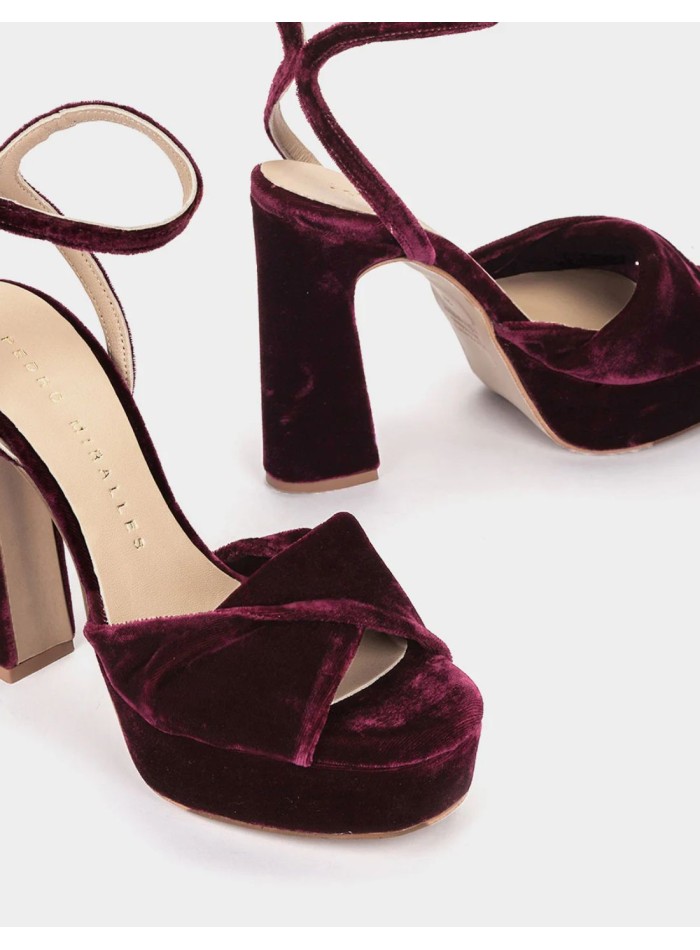 Sandales à talons hauts en velours bordeaux