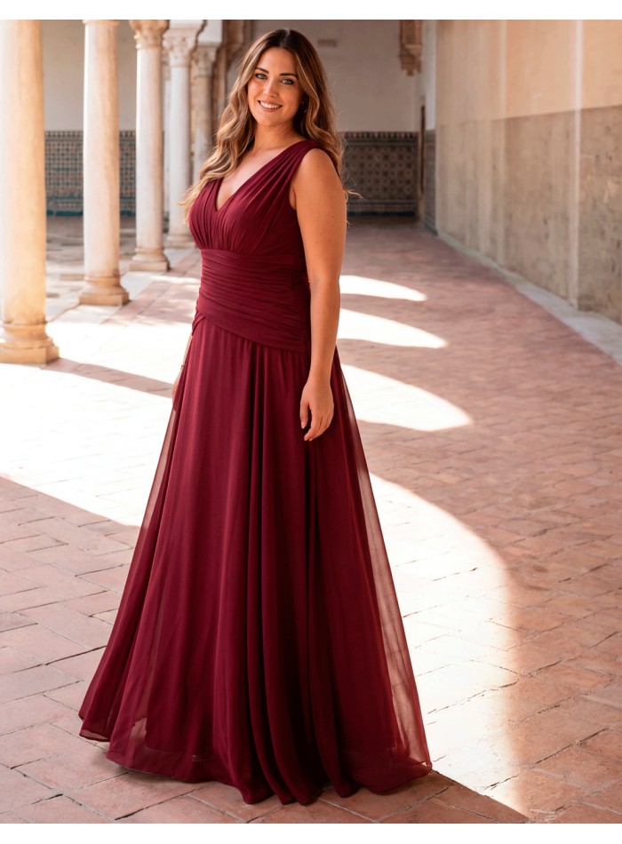 Longue robe bordeaux avec décolleté en V et...