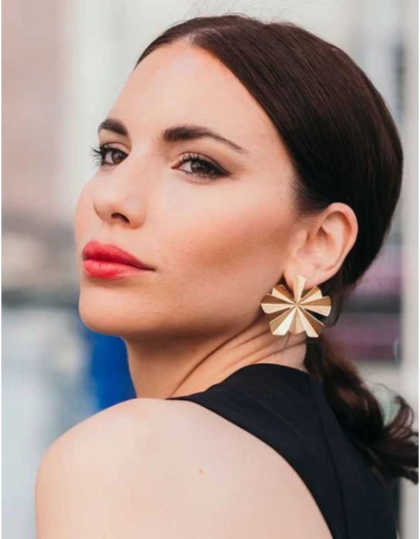Grandes boucles d'oreilles dorées en forme de fleur