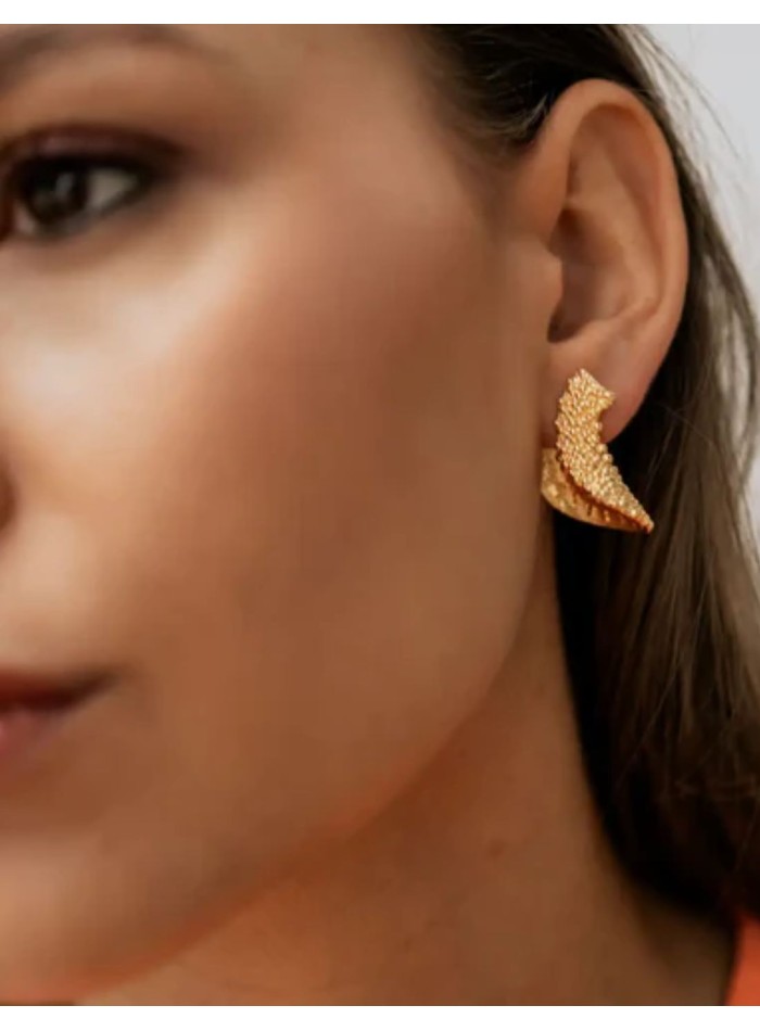 Grandes boucles d'oreilles dorées incurvées